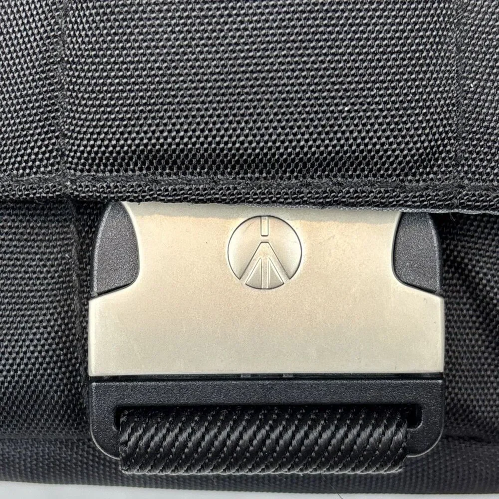Manfrotto EUC Camera Shoulder Bag Unisex OS Black‎ Padded DSLR Case MB SV-SB-3BB